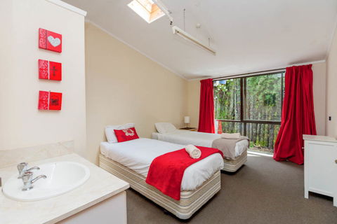 YHA New Plymouth, Sunflower Lodge - Accommodation New Zealand 4
