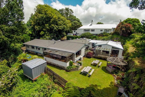 YHA New Plymouth, Sunflower Lodge - Accommodation New Zealand 0