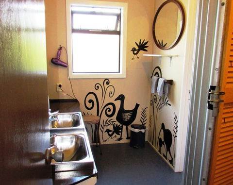 YHA Hokitika, Bridsong Lodge - Accommodation New Zealand 13