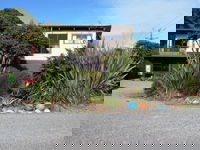 YHA Hokitika Bridsong Lodge