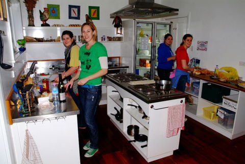YHA Picton, The Villa - Accommodation New Zealand 4