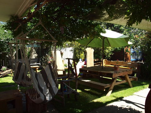 YHA Golden Bay, Annies Nirvana Lodge - Accommodation New Zealand 13