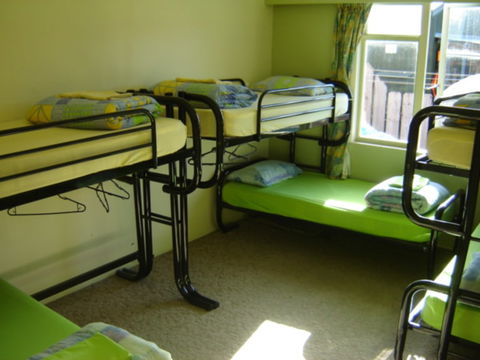 YHA Golden Bay, Annies Nirvana Lodge - Accommodation New Zealand 7