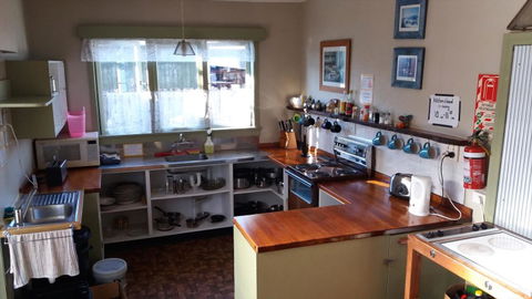 YHA Golden Bay, Annies Nirvana Lodge - Accommodation New Zealand 4