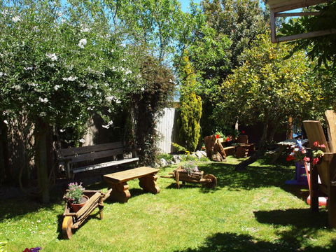 YHA Golden Bay, Annies Nirvana Lodge - Accommodation New Zealand 0