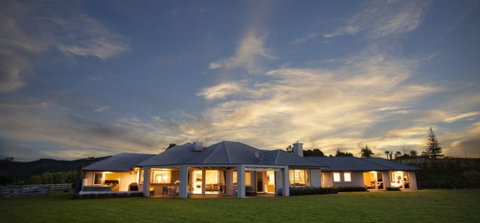 Tauranga Lodge - Accommodation New Zealand 0