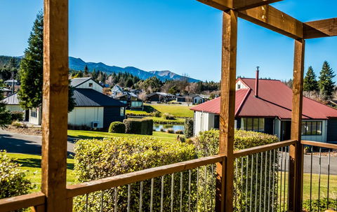 LAKE VILLA 465 - Accommodation New Zealand 3