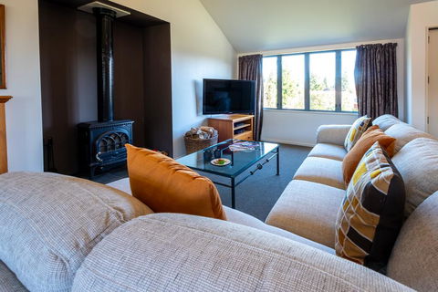 LAKE VILLA 466 - Accommodation New Zealand 3