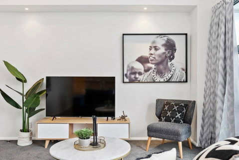 BRAND NEW Contemporary 1 Bdrm - Prime Location! - Accommodation New Zealand 2