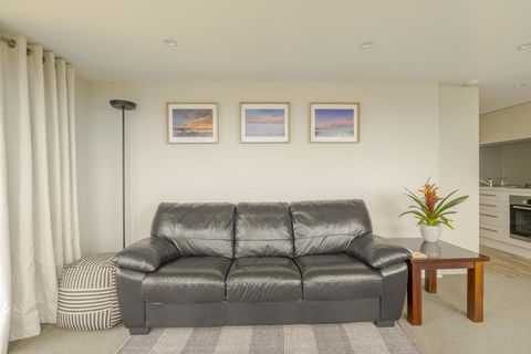 Escape Above The Estuary - Accommodation New Zealand 2