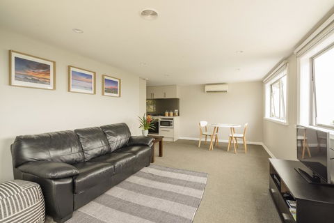 Escape Above The Estuary - Accommodation New Zealand 1