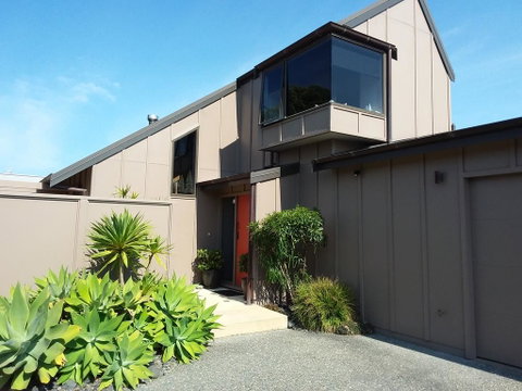 104 On Moore Bed & Breakfast - Accommodation New Zealand 0
