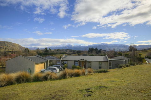 1220 Gibbston Lodge - Accommodation New Zealand 2