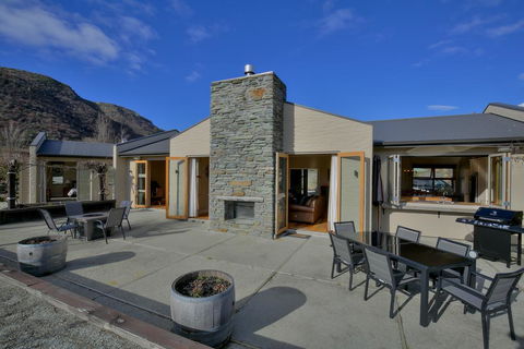 1220 Gibbston Lodge - Accommodation New Zealand 1