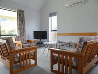 15b Caverhill Close