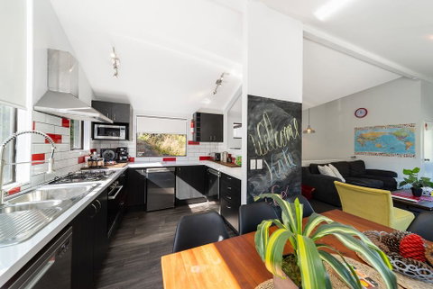 16 Guests In CBD. No Hills. No Taxis. Unique! - Accommodation New Zealand 2