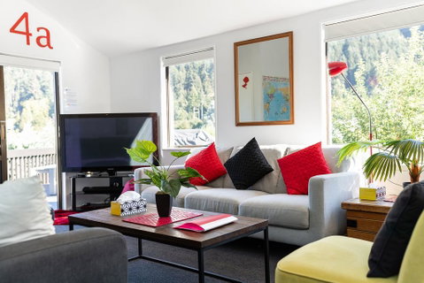 16 Guests In CBD. No Hills. No Taxis. Unique! - Accommodation New Zealand 1