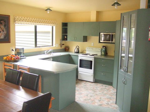 16a Torquay Tce - Accommodation New Zealand 0