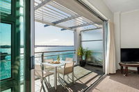 1BR Princes Wharf Apartment with Fabulous Views