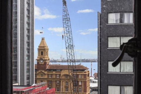 2 Bedroom Britomart Beauty! - Accommodation New Zealand 3