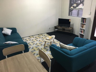 2 Bedroom Haven 4km From Airport