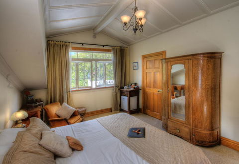 2 Bedroom Historic Villa - Accommodation New Zealand 0