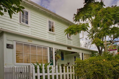 2 Bedroom Historic Villa - Accommodation New Zealand 3