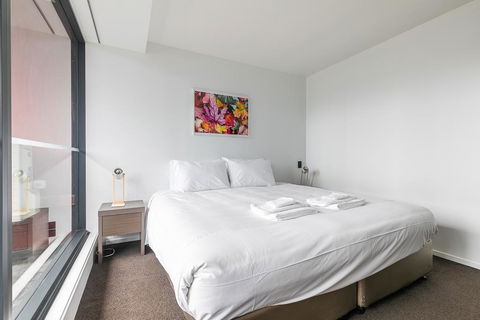 2 BR APT W/ Private Balcony + Netflix Near Spark! - Accommodation New Zealand 2