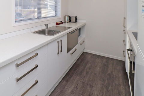2 Brm Apartment 3 On Jones Crescent - Accommodation New Zealand 2