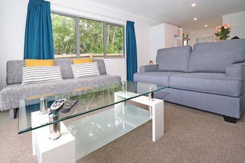 2 Brm Apartment 6 On Jones Crescent - Accommodation New Zealand 3