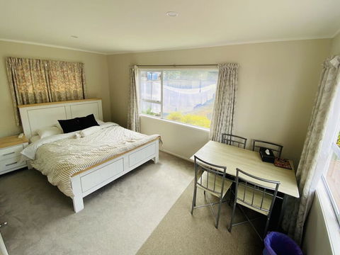 2 Rooms Share Bathroom - Accommodation New Zealand 1
