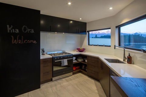 21 Lakefront By Amazing Accom - Accommodation New Zealand 2