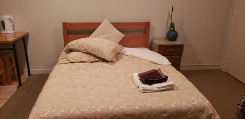 25 Glenfell Place - Serviced Studio - Accommodation New Zealand 1