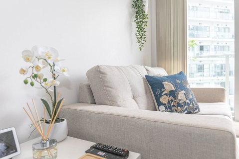2BR Apartment W/ Balcony, Gym And Parking Access! - Accommodation New Zealand 2