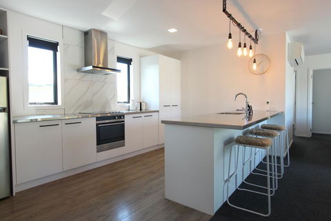 4 - Charming Space, Just A Stone Throw From Central Wanaka - Accommodation New Zealand 1
