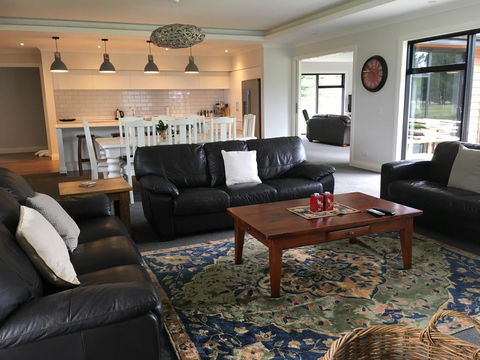 4 Bedroom On North West Arch - Free Wifi - Accommodation New Zealand 1