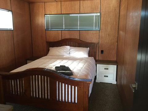 47 Hooper Ave, Pukekohe, Sleeps 13 - Accommodation New Zealand 3