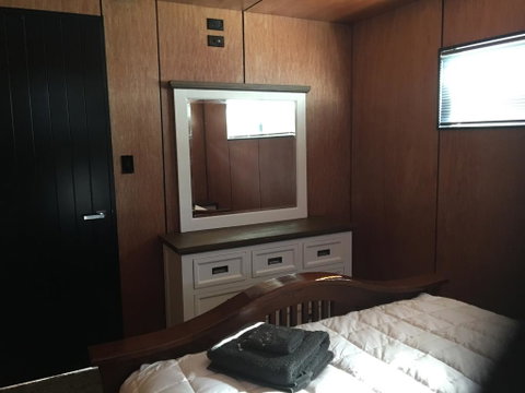 47 Hooper Ave, Pukekohe, Sleeps 13 - Accommodation New Zealand 2