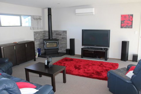6 Grantham Drive - Accommodation New Zealand 1