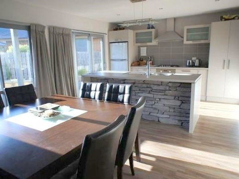 6 Grantham Drive - Accommodation New Zealand 2