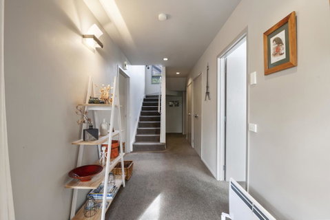 A Hop, Skip & Jump To The Lake - Accommodation New Zealand 1