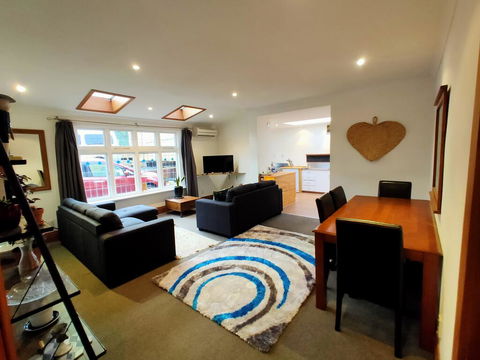 A Stone's Throw From Town (Main House) - Accommodation New Zealand 0