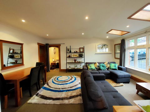 A Stone's Throw From Town (Main House) - Accommodation New Zealand 3