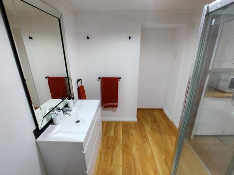 A Stone's Throw From Town (Main House) - Accommodation New Zealand 1