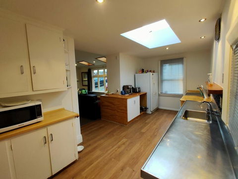 A Stone's Throw From Town (Main House) - Accommodation New Zealand 2