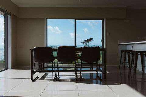 ABC On Wanaka Bay - Accommodation New Zealand 3
