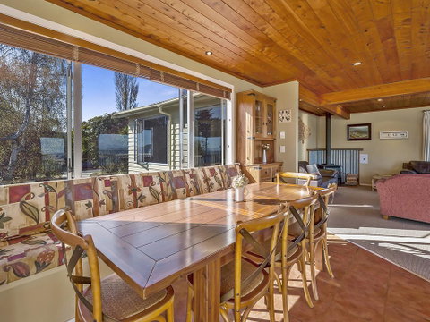 Absolute Waterfront With WiFi - Five Mile Bay Holiday Home - Accommodation New Zealand 1