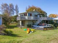 Absolute Waterfront with WiFi - Five Mile Bay Holiday Home