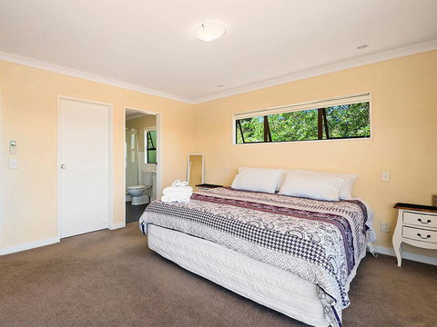 Acacia Bay Getaway - Lake Taupo Holiday Home - Accommodation New Zealand 3