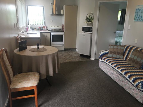 Agapantha Cottage Retreat - Accommodation New Zealand 3